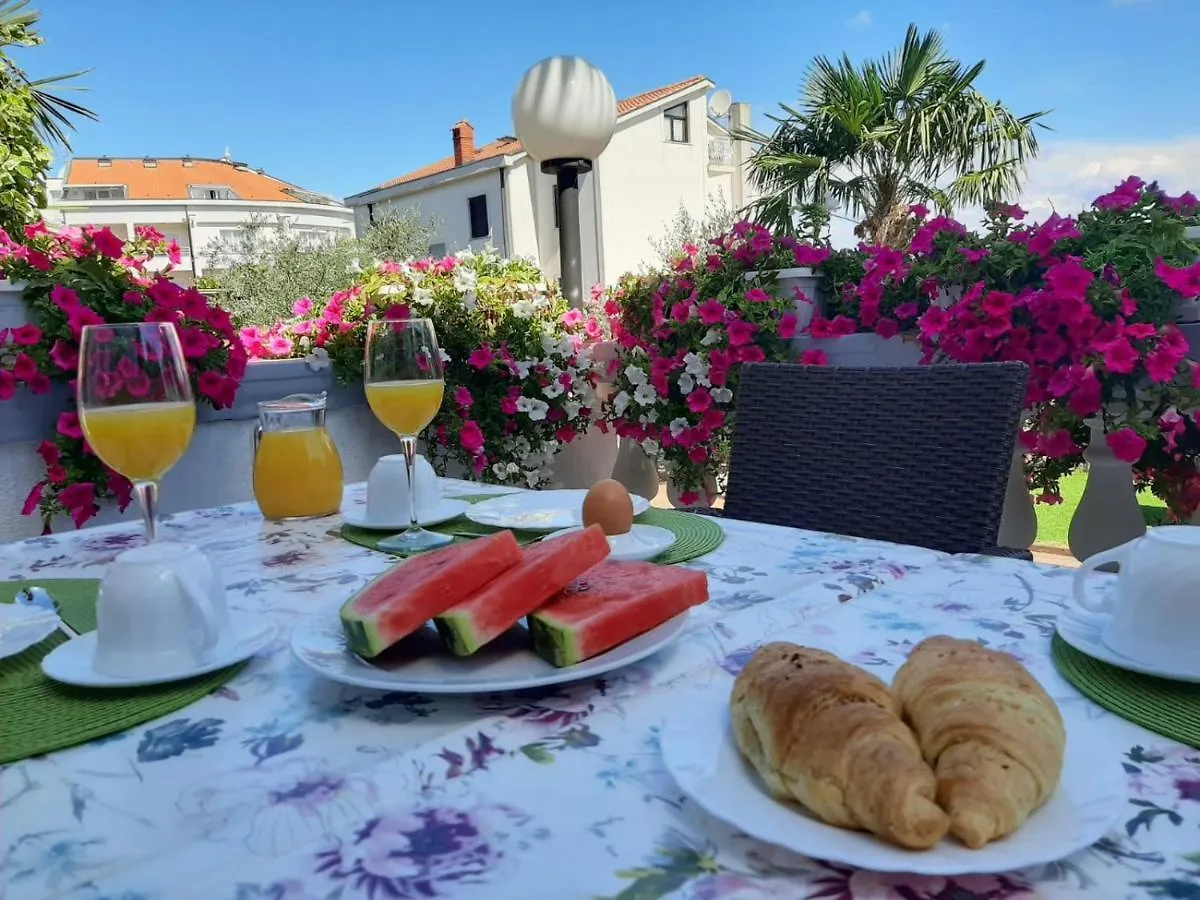 Bed and Breakfast Pansion Katarina Малинска Отель типа 